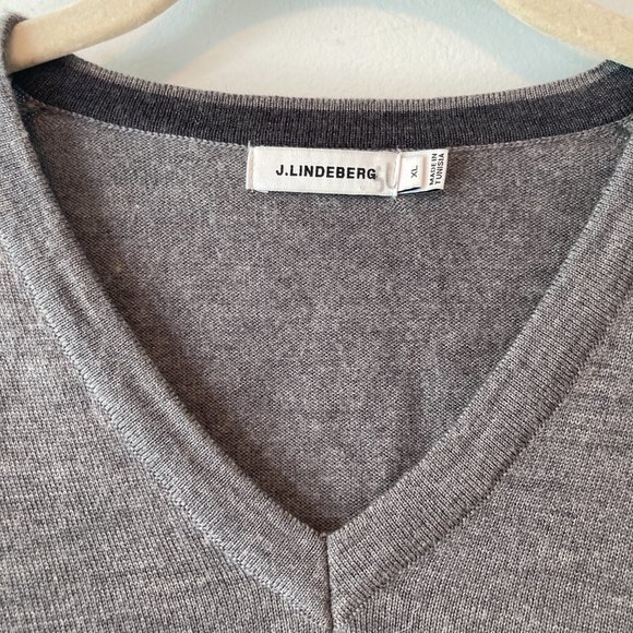 J.LINDEBERG V-Neck Merino Wool sweater  - size XL - Picture 2 of 13